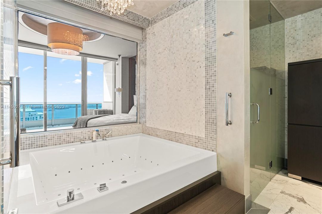 Recently Sold: $2,199,999 (3 beds, 3 baths, 2457 Square Feet)