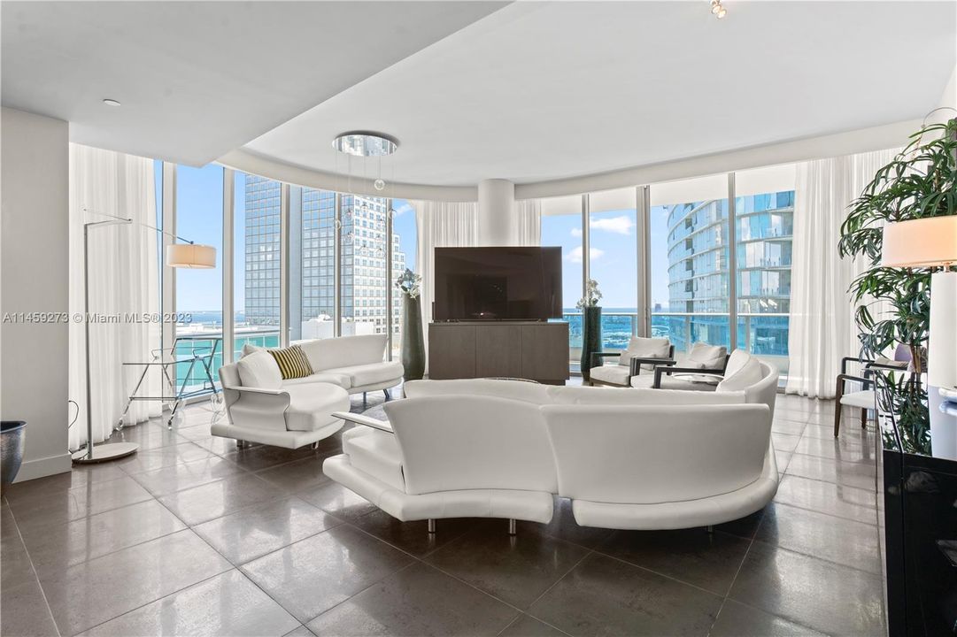 Recently Sold: $2,199,999 (3 beds, 3 baths, 2457 Square Feet)