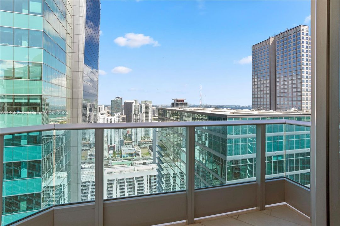 Recently Sold: $2,199,999 (3 beds, 3 baths, 2457 Square Feet)