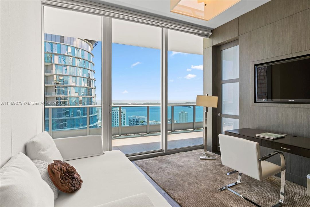 Recently Sold: $2,199,999 (3 beds, 3 baths, 2457 Square Feet)