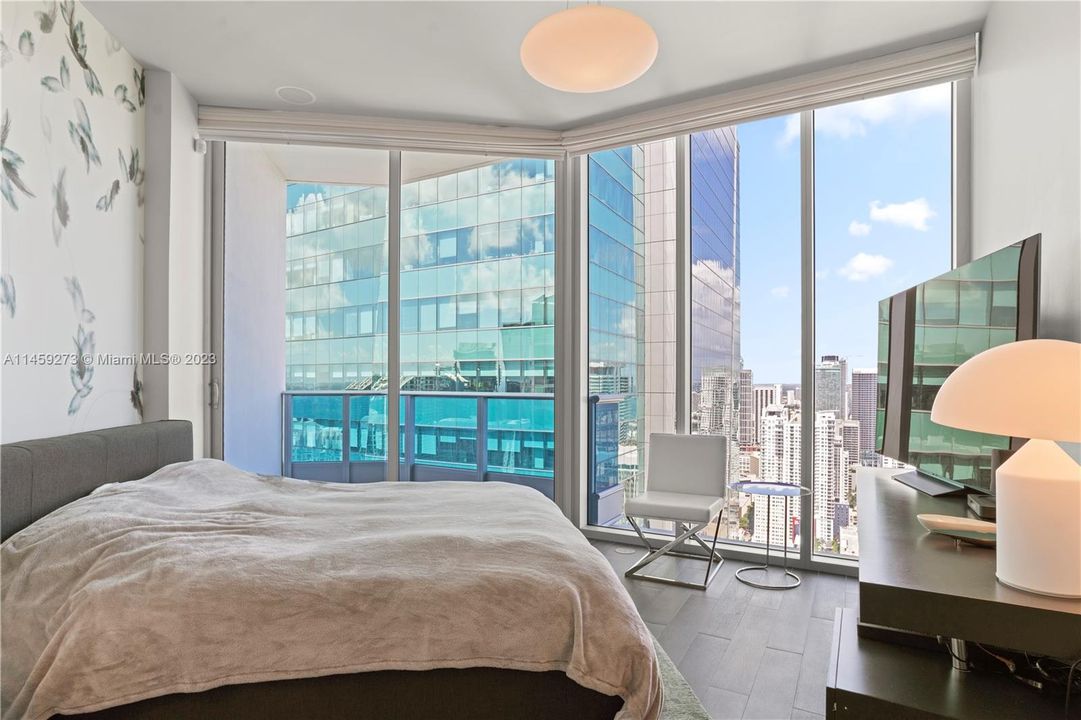 Recently Sold: $2,199,999 (3 beds, 3 baths, 2457 Square Feet)