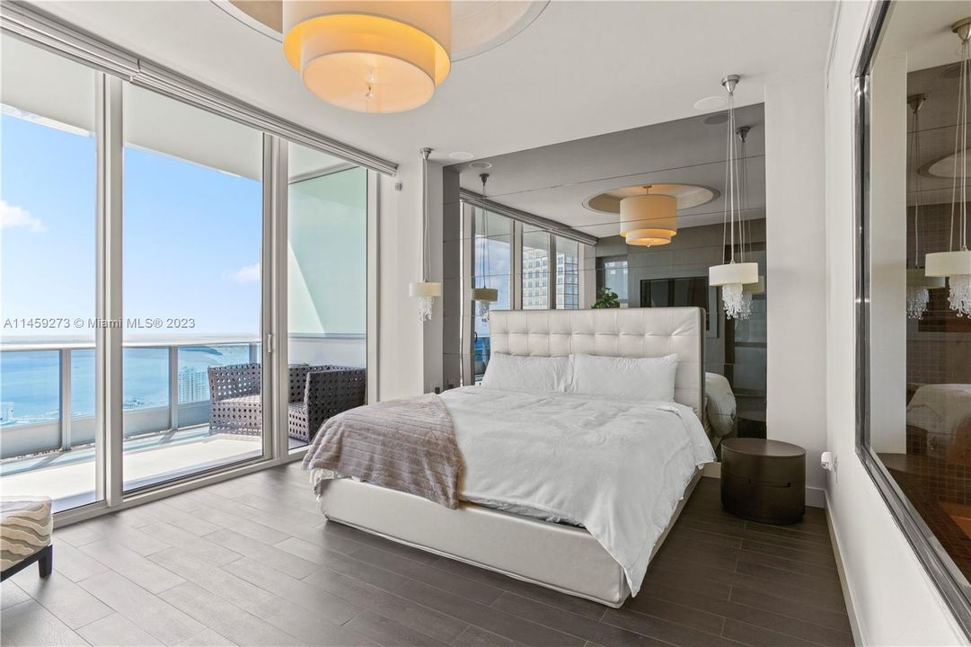 Recently Sold: $2,199,999 (3 beds, 3 baths, 2457 Square Feet)