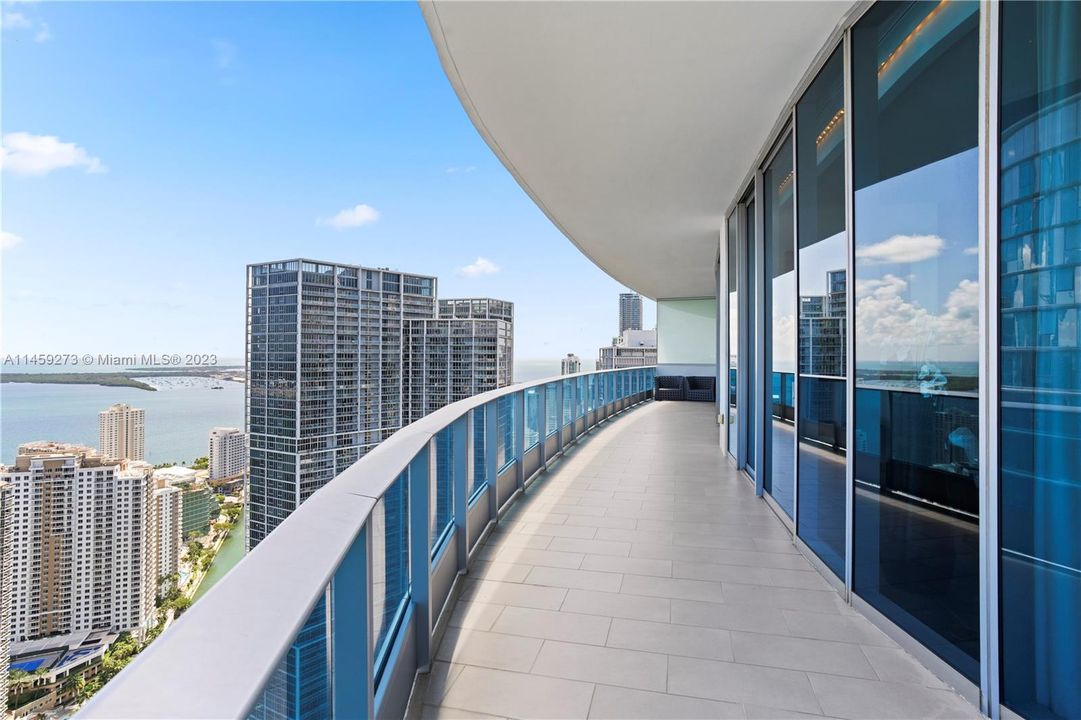 Recently Sold: $2,199,999 (3 beds, 3 baths, 2457 Square Feet)