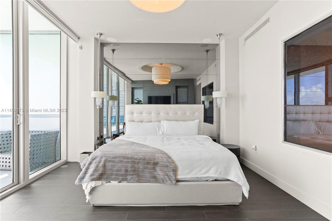 Recently Sold: $2,199,999 (3 beds, 3 baths, 2457 Square Feet)