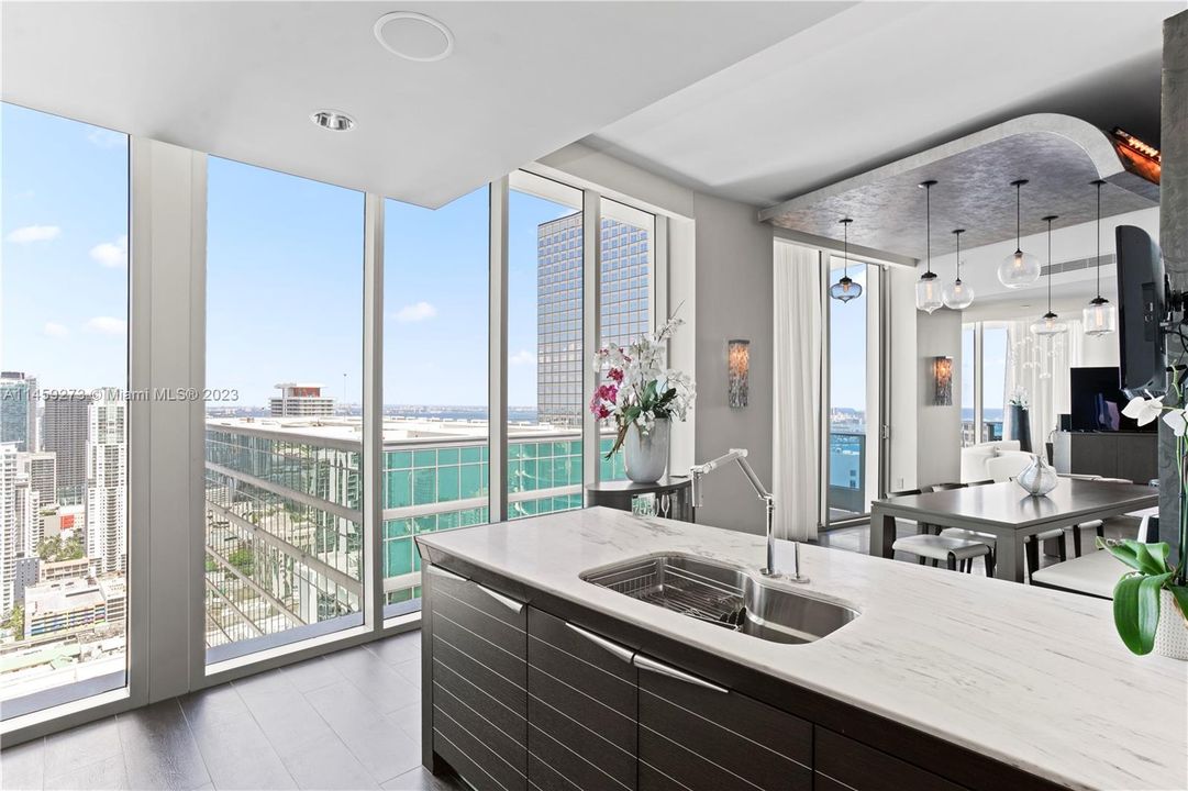 Recently Sold: $2,199,999 (3 beds, 3 baths, 2457 Square Feet)