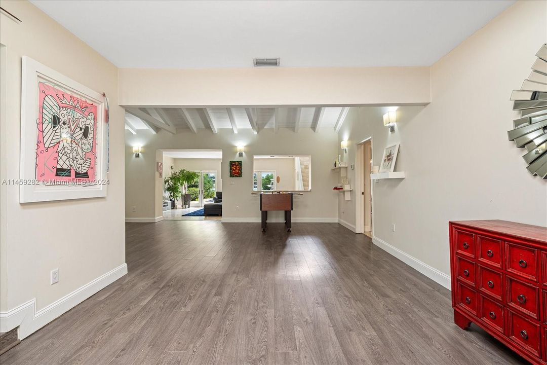 En Venta: $7,900,000 (4 camas, 4 baños, 3008 Pies cuadrados)