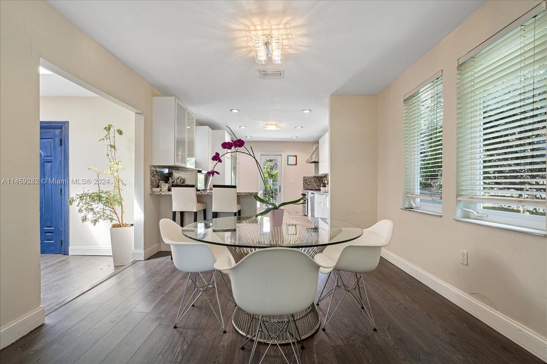 En Venta: $7,900,000 (4 camas, 4 baños, 3008 Pies cuadrados)