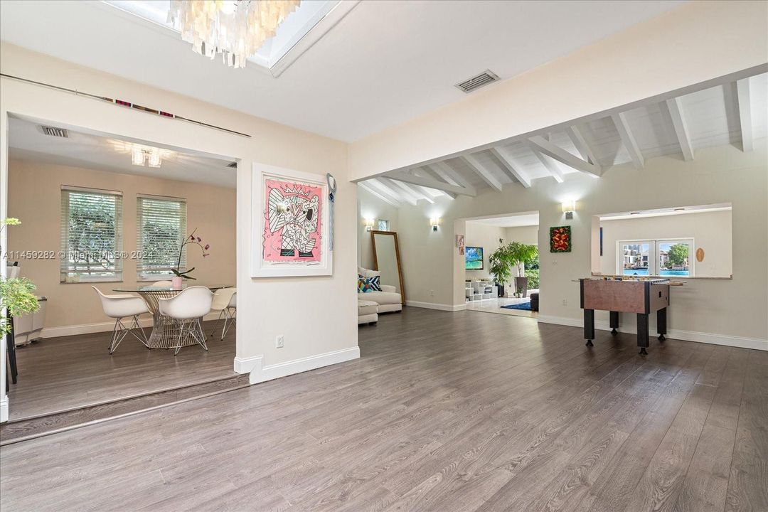 En Venta: $7,900,000 (4 camas, 4 baños, 3008 Pies cuadrados)