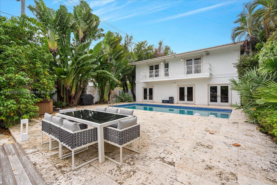 En Venta: $7,900,000 (4 camas, 4 baños, 3008 Pies cuadrados)