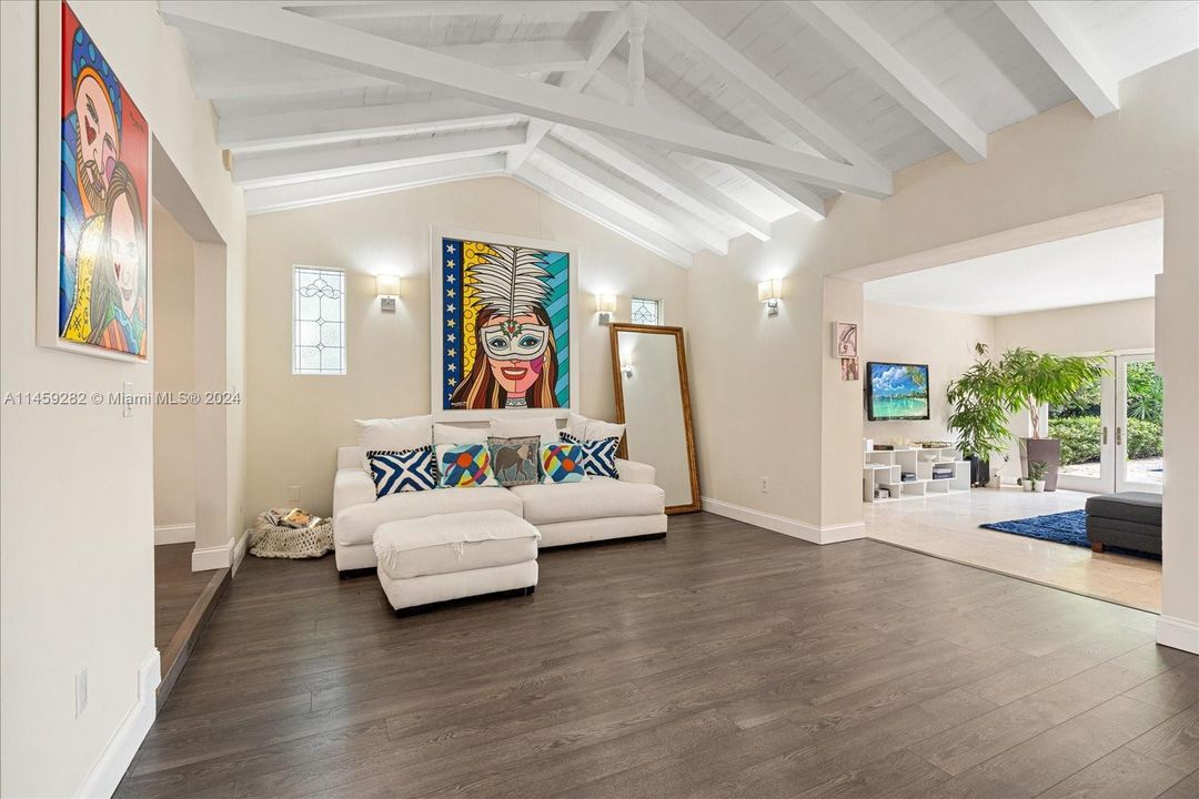 En Venta: $7,900,000 (4 camas, 4 baños, 3008 Pies cuadrados)