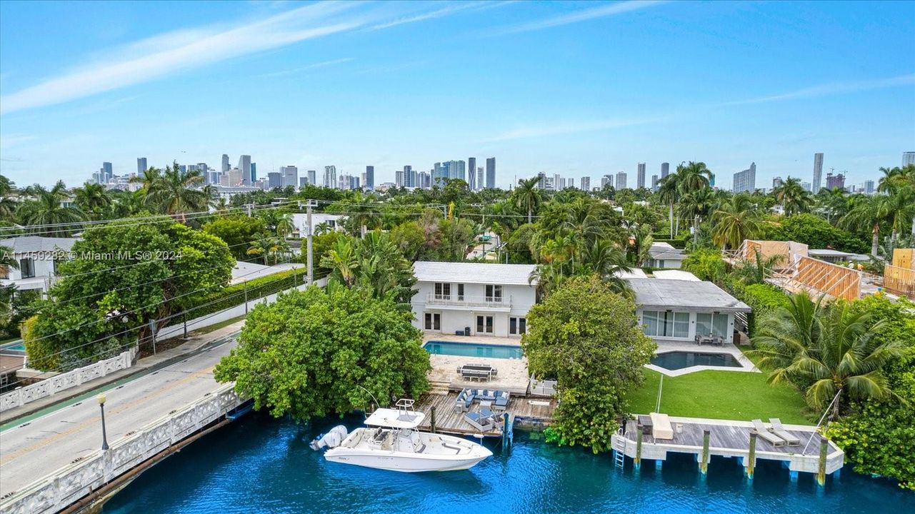 En Venta: $7,900,000 (4 camas, 4 baños, 3008 Pies cuadrados)