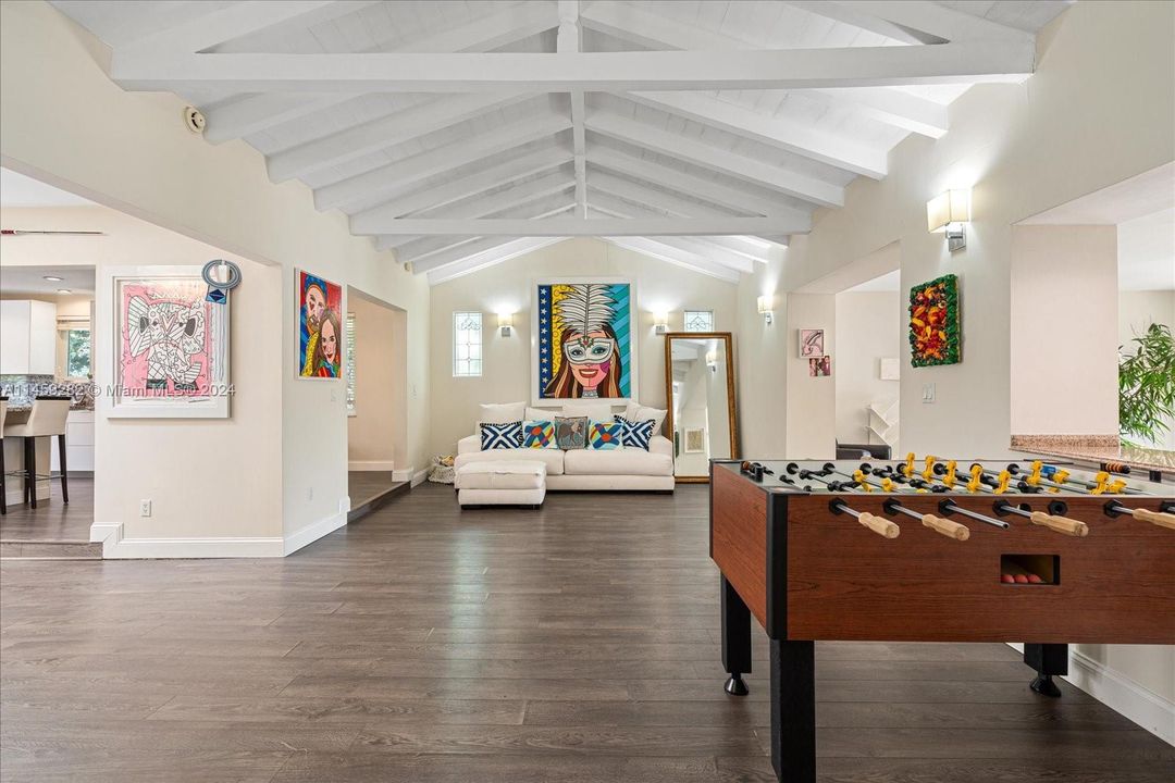 En Venta: $7,900,000 (4 camas, 4 baños, 3008 Pies cuadrados)