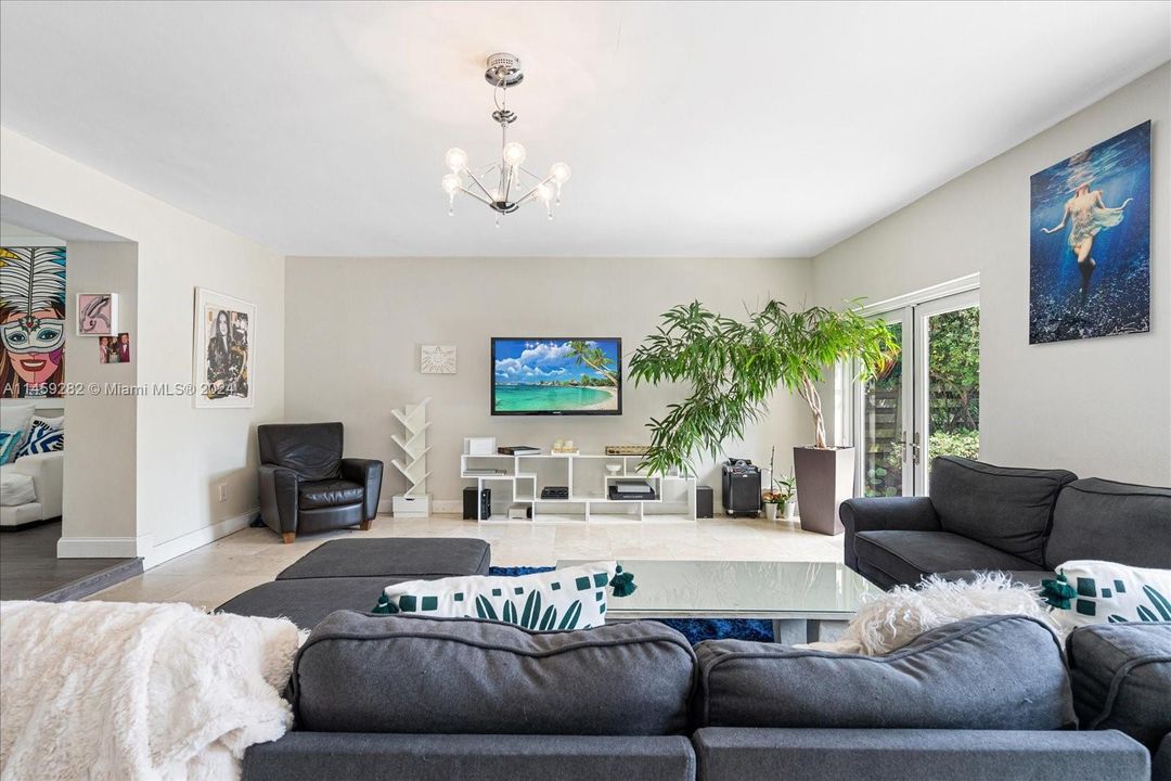 En Venta: $7,900,000 (4 camas, 4 baños, 3008 Pies cuadrados)