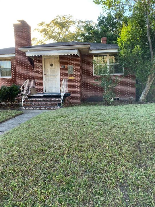 Recently Sold: $177,000 (3 beds, 2 baths, 1685 Square Feet)