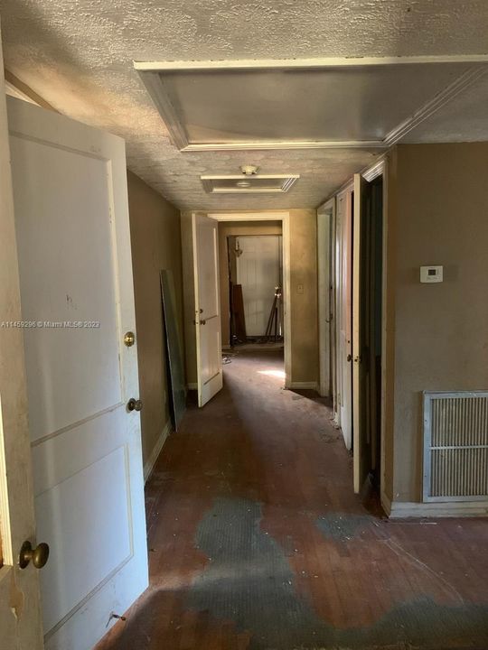 Recently Sold: $177,000 (3 beds, 2 baths, 1685 Square Feet)