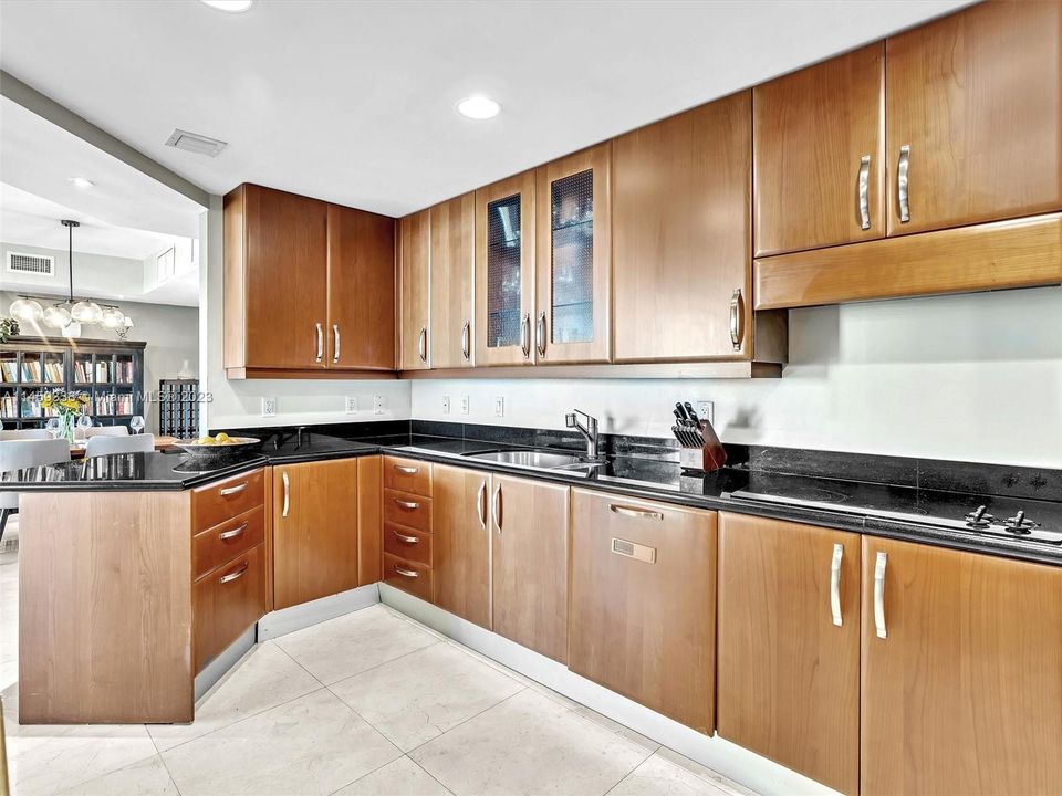 Recently Sold: $689,000 (2 beds, 2 baths, 1425 Square Feet)