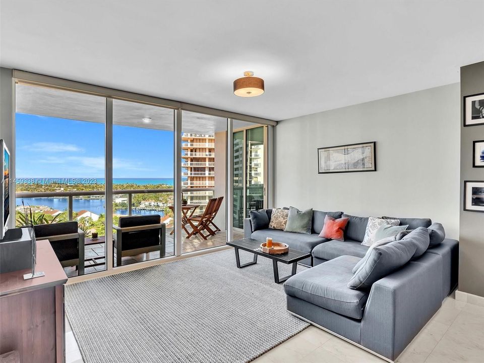 Recently Sold: $689,000 (2 beds, 2 baths, 1425 Square Feet)