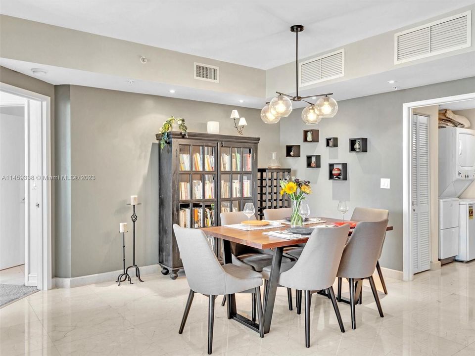 Recently Sold: $689,000 (2 beds, 2 baths, 1425 Square Feet)