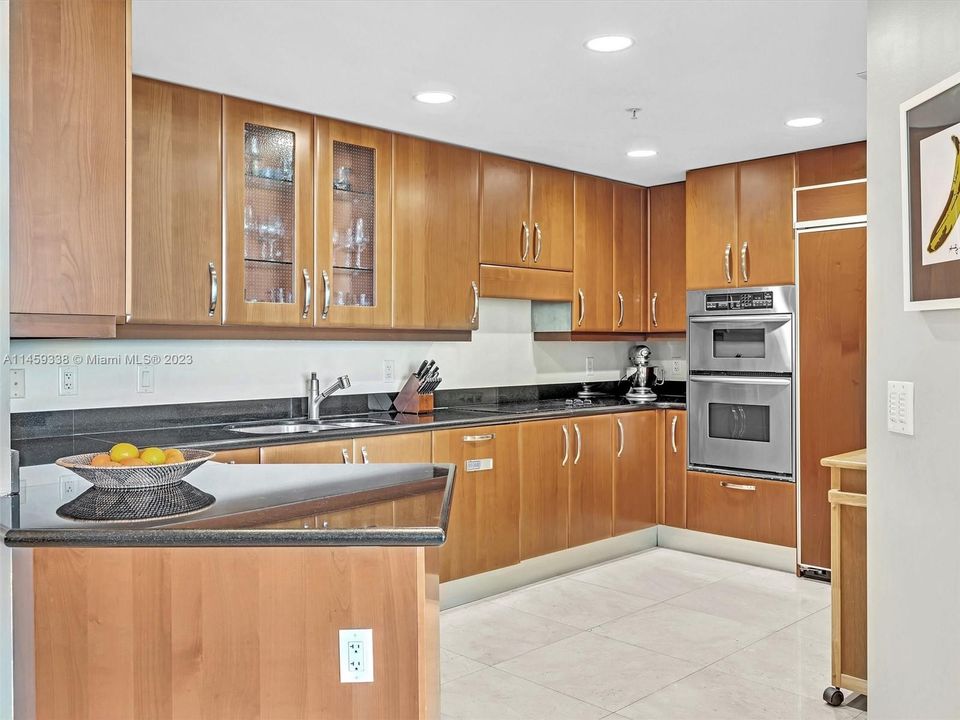 Recently Sold: $689,000 (2 beds, 2 baths, 1425 Square Feet)