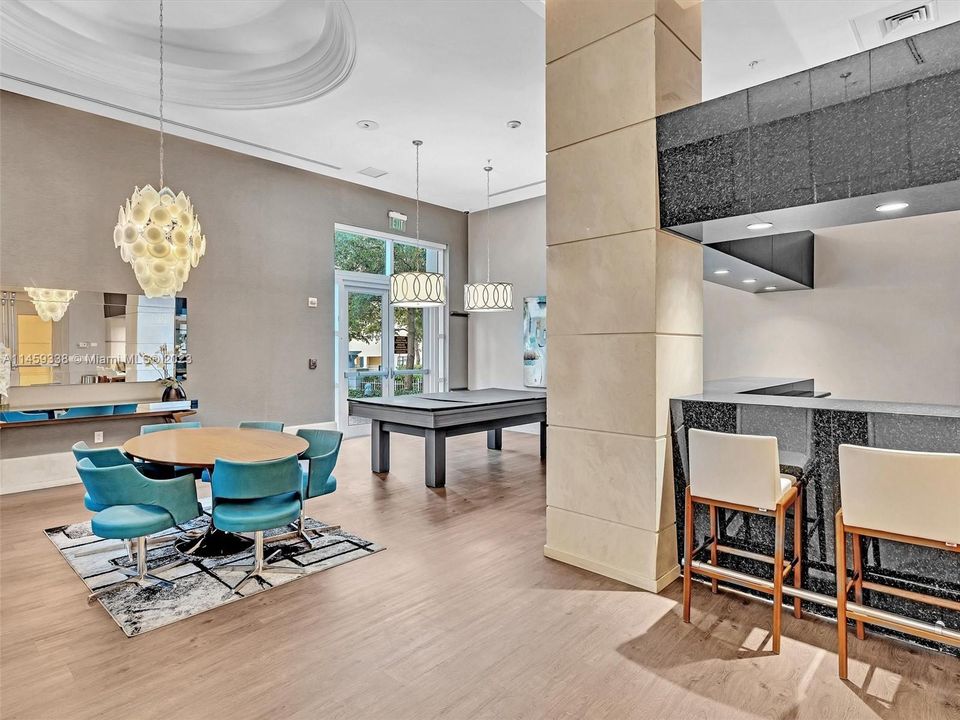 Recently Sold: $689,000 (2 beds, 2 baths, 1425 Square Feet)