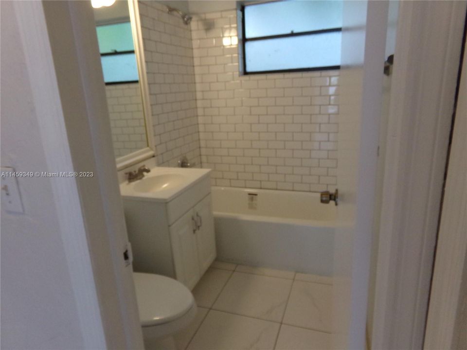 Recently Rented: $2,300 (2 beds, 1 baths, 697 Square Feet)