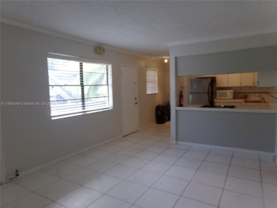 Recently Rented: $2,300 (2 beds, 1 baths, 697 Square Feet)