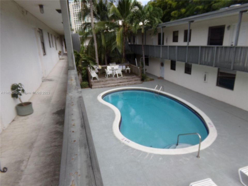 Recently Rented: $2,300 (2 beds, 1 baths, 697 Square Feet)