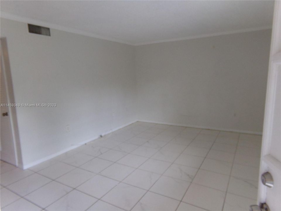 Recently Rented: $2,300 (2 beds, 1 baths, 697 Square Feet)