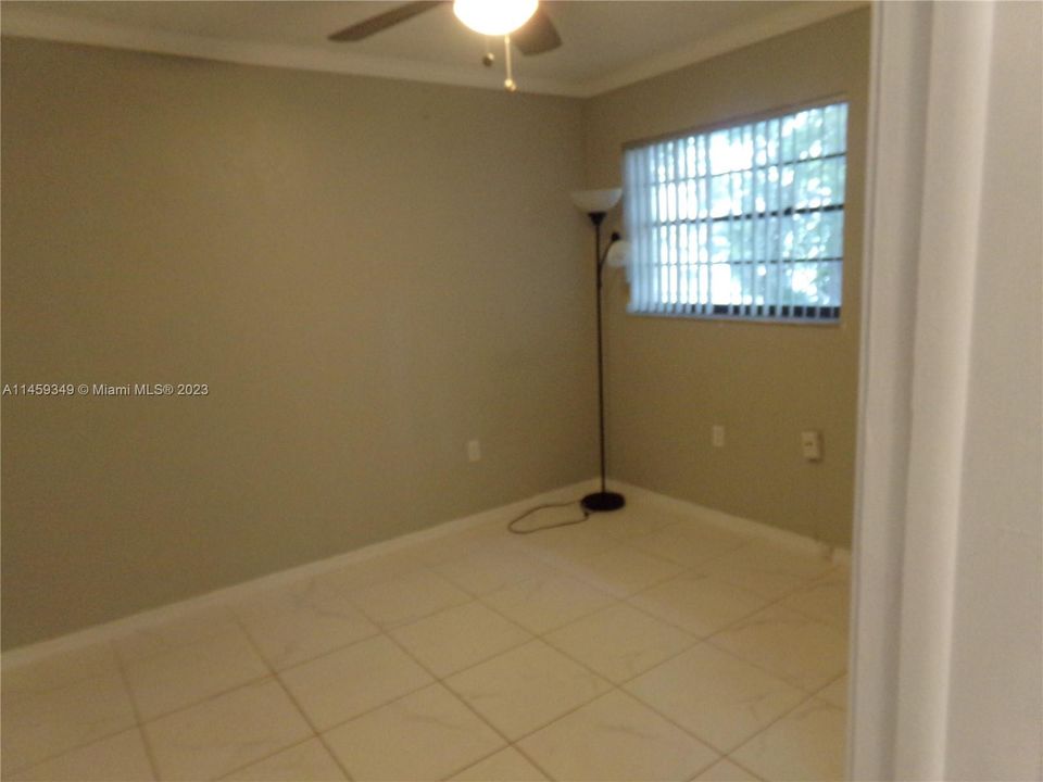 Recently Rented: $2,300 (2 beds, 1 baths, 697 Square Feet)