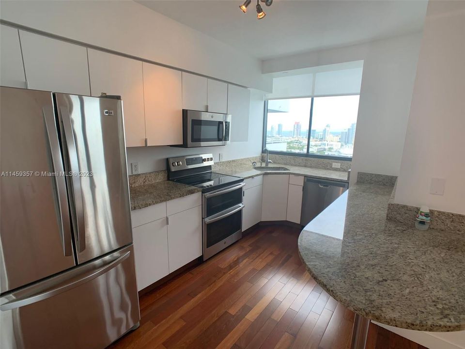 Recently Rented: $4,500 (2 beds, 2 baths, 1127 Square Feet)