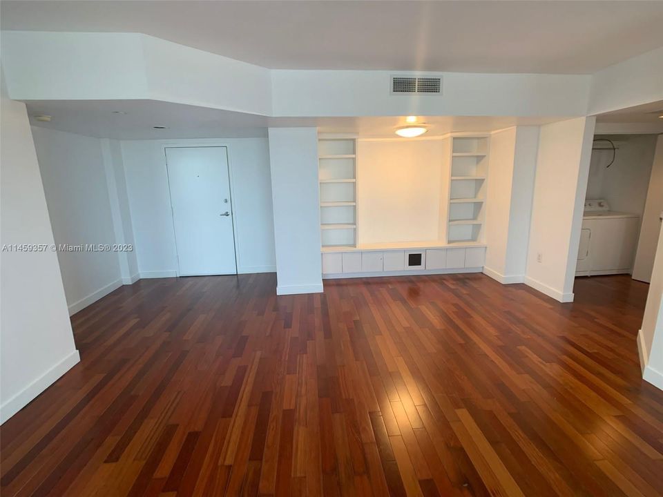 Recently Rented: $4,500 (2 beds, 2 baths, 1127 Square Feet)