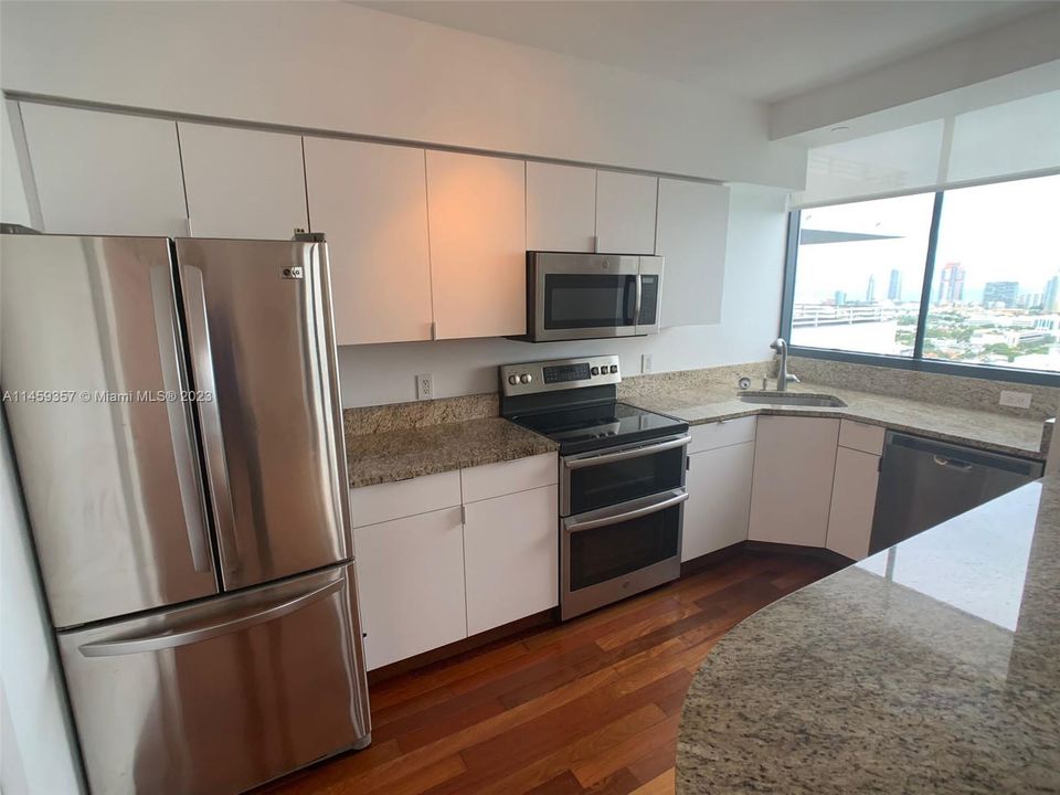 Recently Rented: $4,500 (2 beds, 2 baths, 1127 Square Feet)