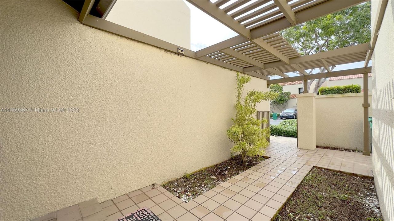 最近售出: $749,000 (3 贝兹, 3 浴室, 2019 平方英尺)