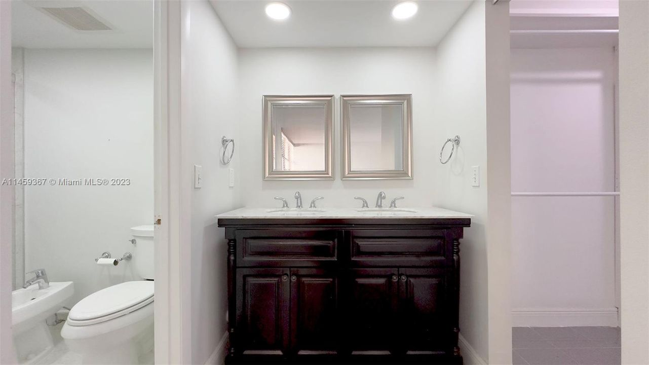 最近售出: $749,000 (3 贝兹, 3 浴室, 2019 平方英尺)