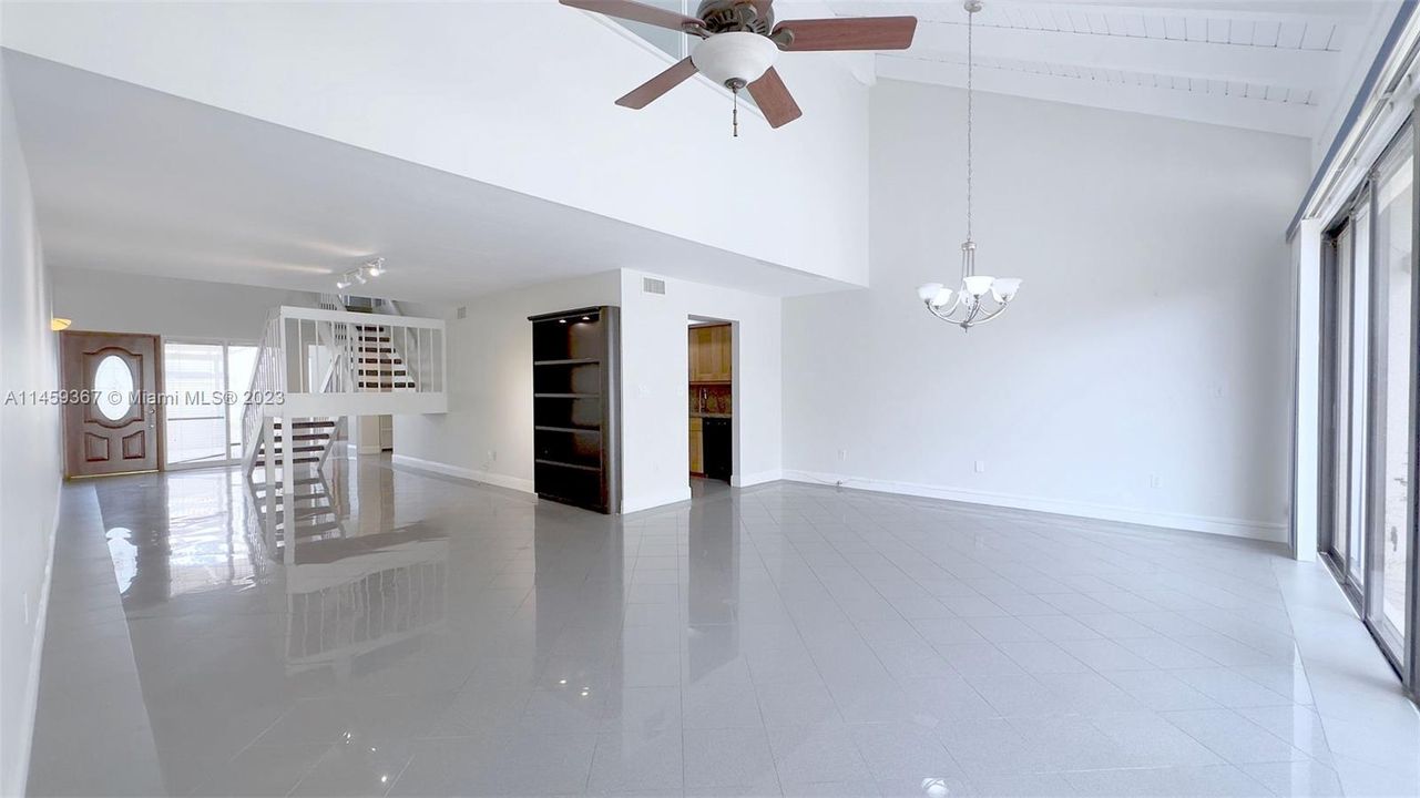 最近售出: $749,000 (3 贝兹, 3 浴室, 2019 平方英尺)