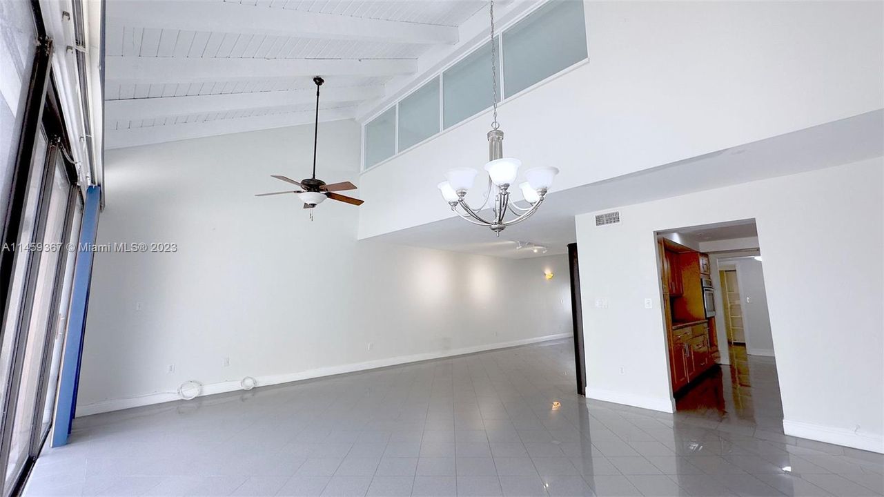 最近售出: $749,000 (3 贝兹, 3 浴室, 2019 平方英尺)