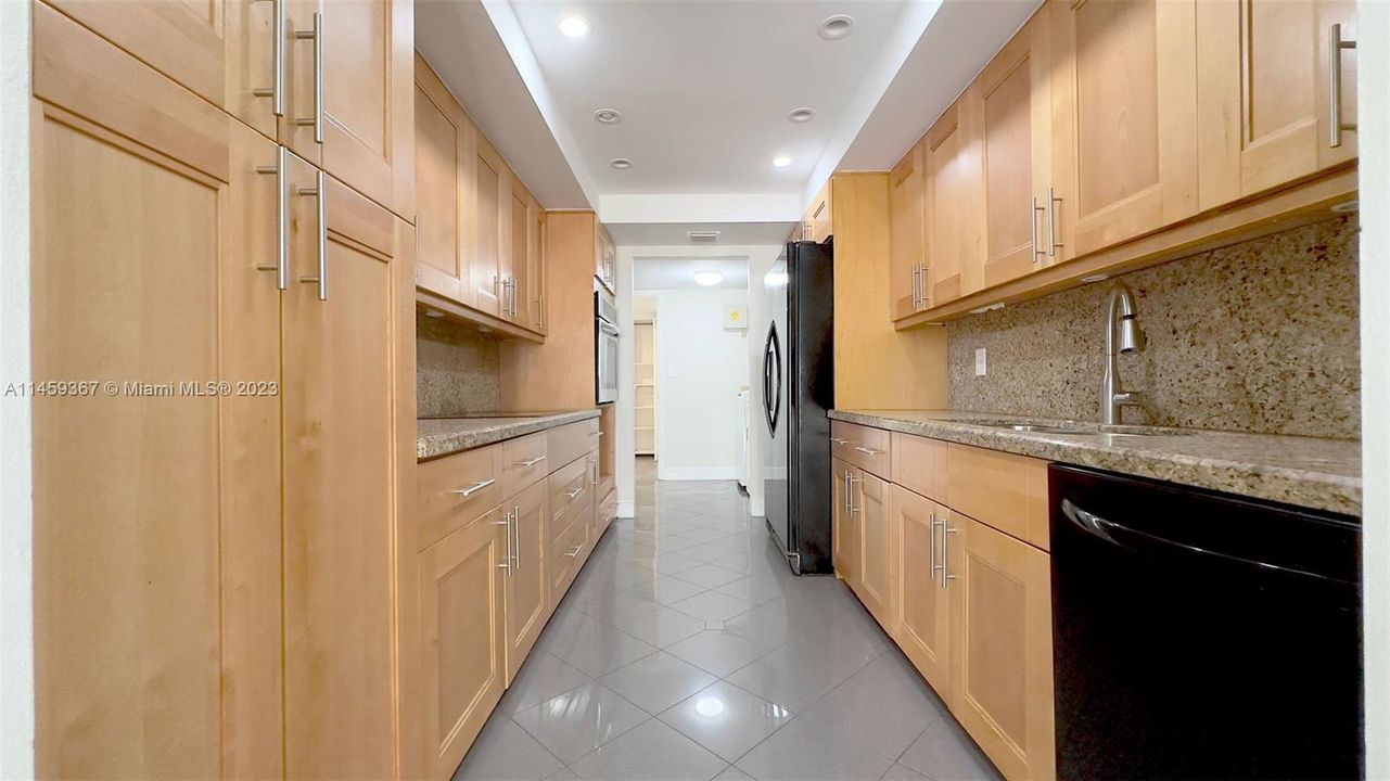 最近售出: $749,000 (3 贝兹, 3 浴室, 2019 平方英尺)