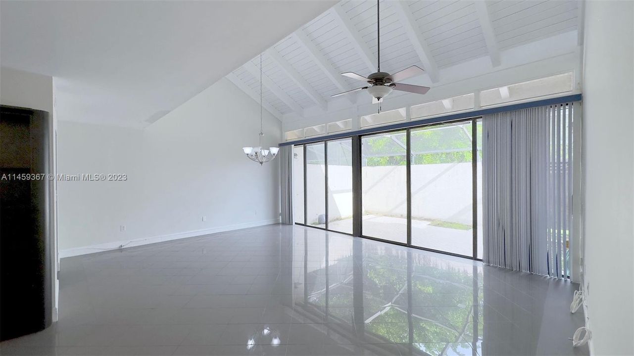 最近售出: $749,000 (3 贝兹, 3 浴室, 2019 平方英尺)