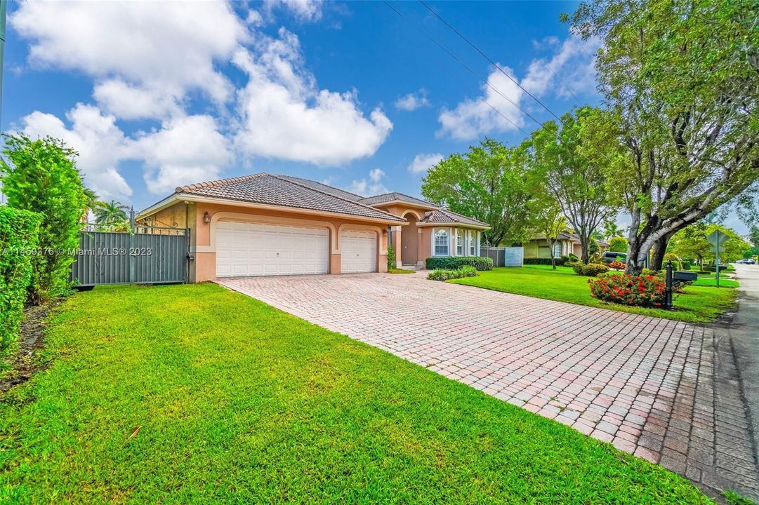 Recently Sold: $1,220,000 (5 beds, 3 baths, 3369 Square Feet)