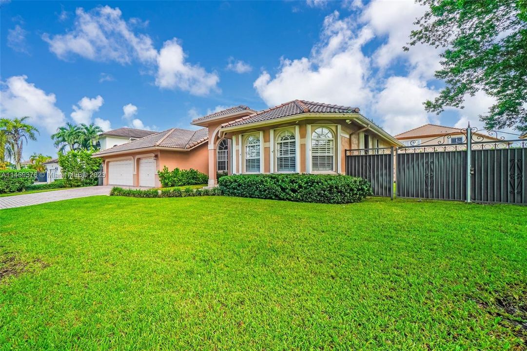 Recently Sold: $1,220,000 (5 beds, 3 baths, 3369 Square Feet)