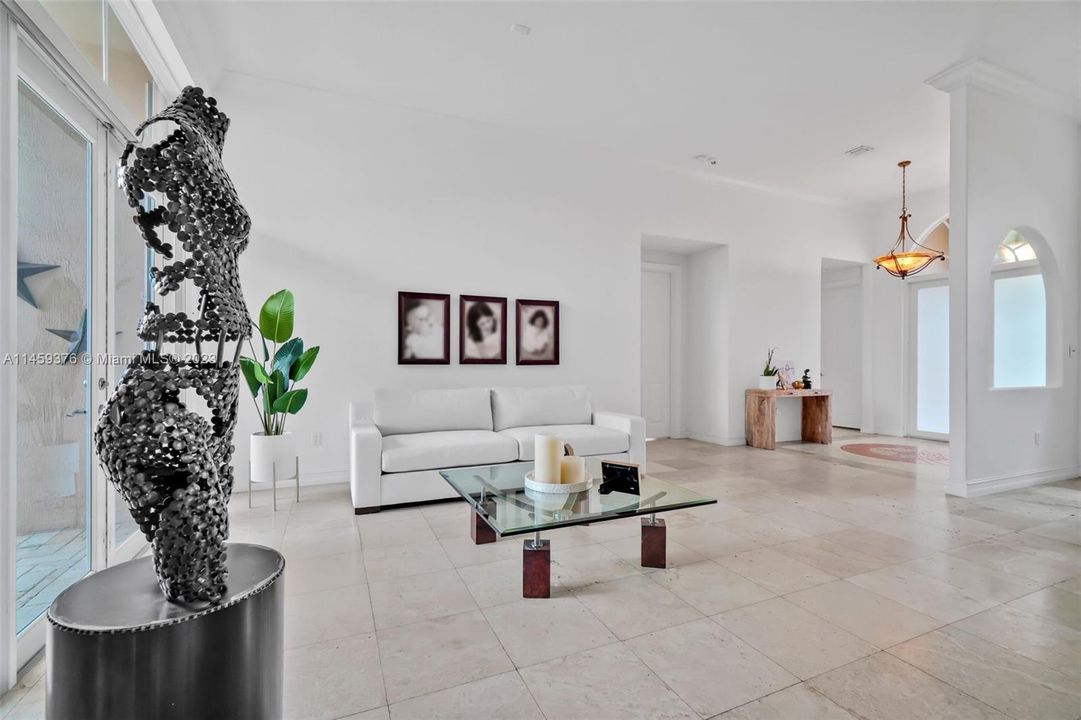 Recently Sold: $1,220,000 (5 beds, 3 baths, 3369 Square Feet)