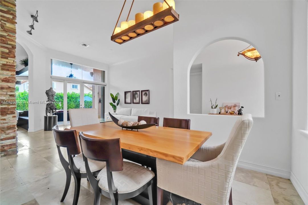 Recently Sold: $1,220,000 (5 beds, 3 baths, 3369 Square Feet)