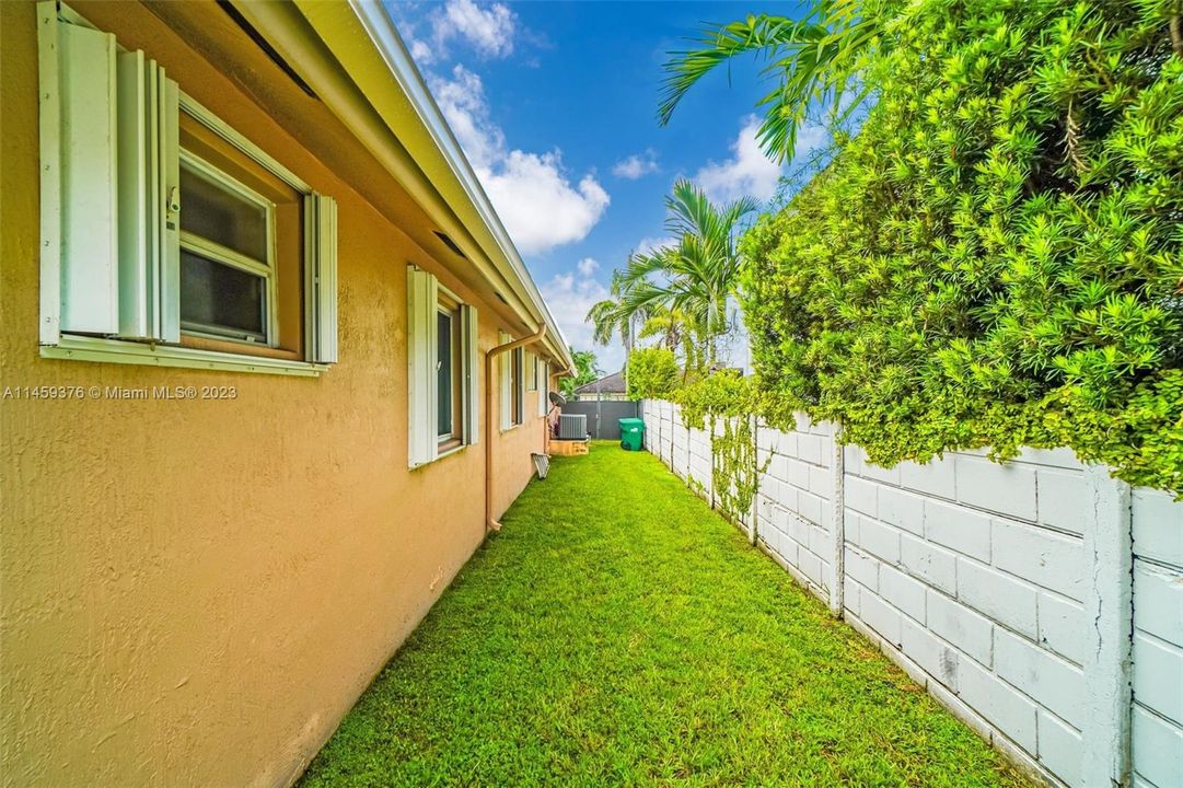 Recently Sold: $1,220,000 (5 beds, 3 baths, 3369 Square Feet)