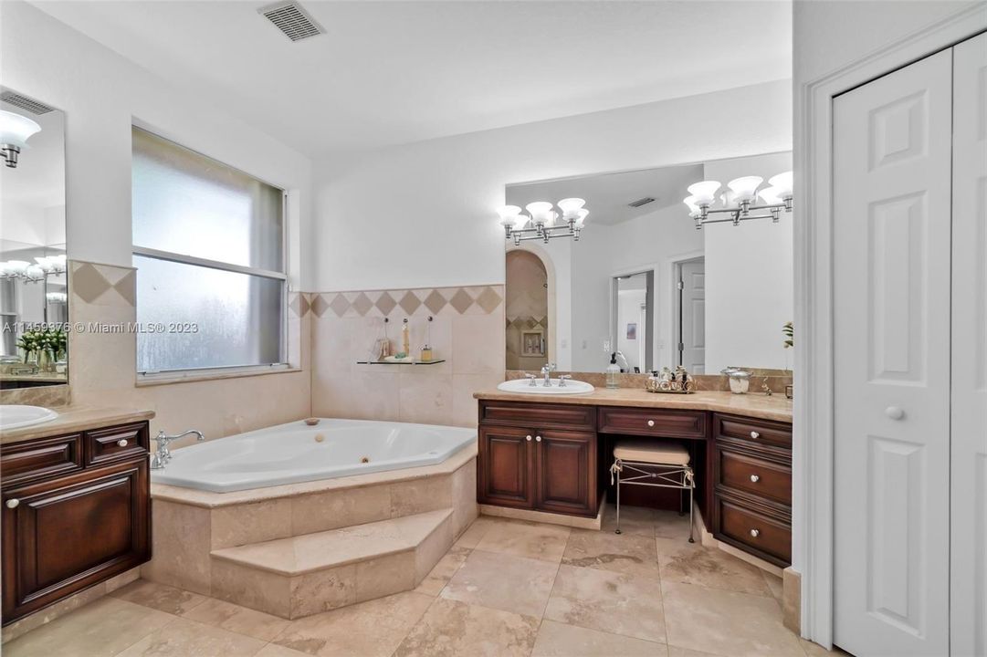 Recently Sold: $1,220,000 (5 beds, 3 baths, 3369 Square Feet)