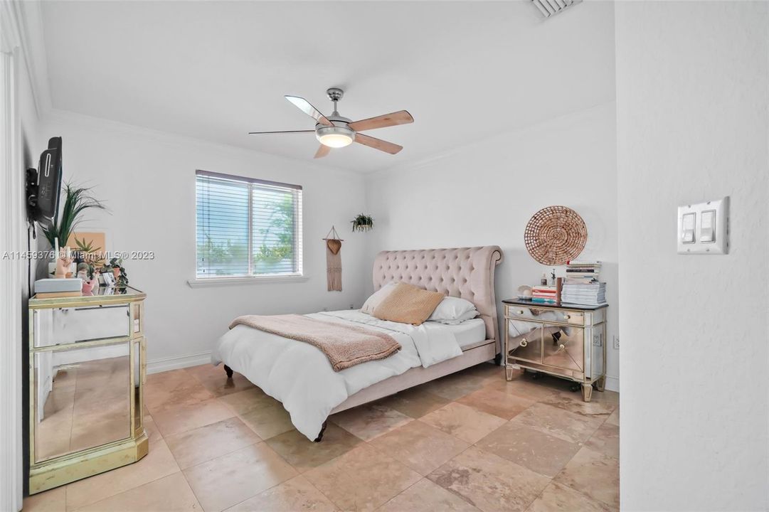 Recently Sold: $1,220,000 (5 beds, 3 baths, 3369 Square Feet)