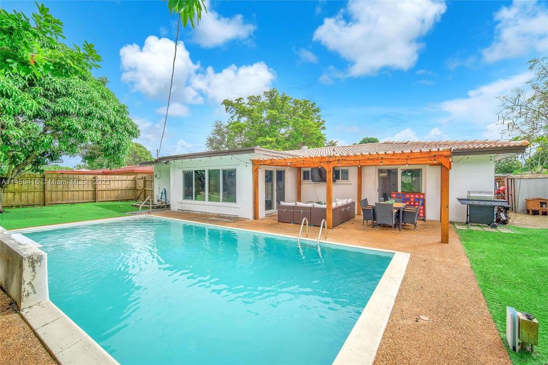 Recently Sold: $495,000 (3 beds, 2 baths, 1593 Square Feet)