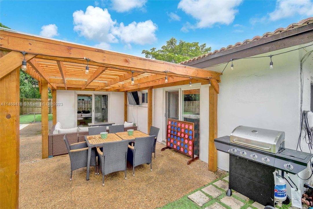 Recently Sold: $495,000 (3 beds, 2 baths, 1593 Square Feet)