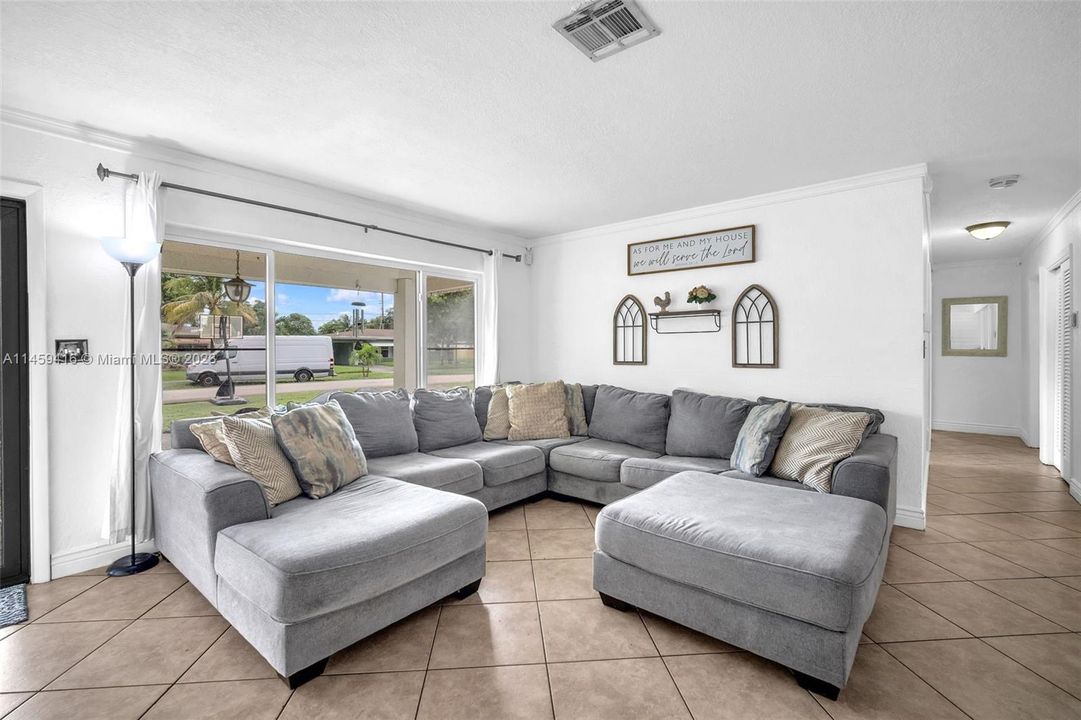 Recently Sold: $495,000 (3 beds, 2 baths, 1593 Square Feet)