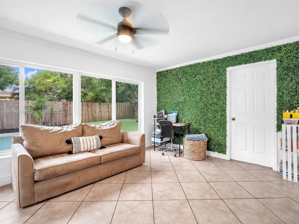 Recently Sold: $495,000 (3 beds, 2 baths, 1593 Square Feet)