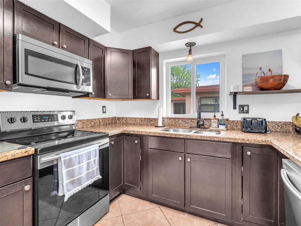 Recently Sold: $495,000 (3 beds, 2 baths, 1593 Square Feet)